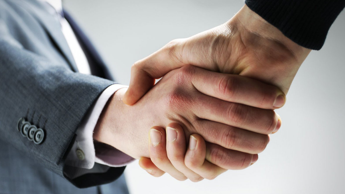 Atención personalizada - Apretón de manos profesional